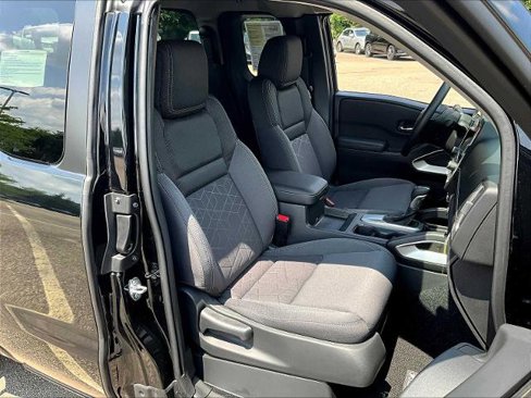 Certified 2025 Nissan Frontier SV image 11