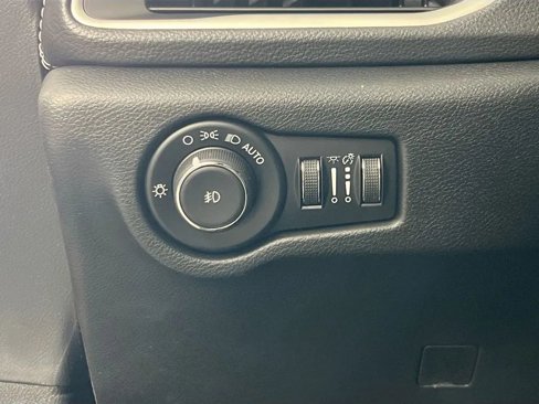 New 2025 Chrysler Pacifica Select image 11
