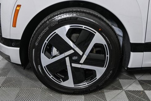 New 2026 Hyundai Ioniq 9 Calligraphy image 13