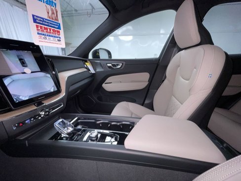 New 2026 Volvo XC60 B5 Plus w/ Climate Package image 21