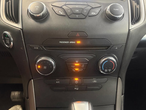 Used 2018 Ford Edge SE image 16