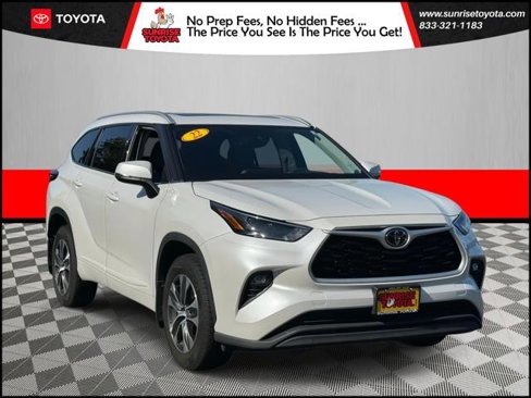 Certified 2022 Toyota Highlander XLE image 1