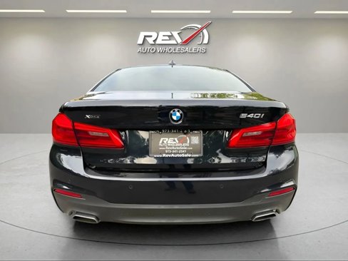 Used 2018 BMW 540i xDrive w/ M Sport Package image 4
