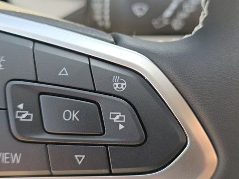 New 2025 Volkswagen Taos SE image 26