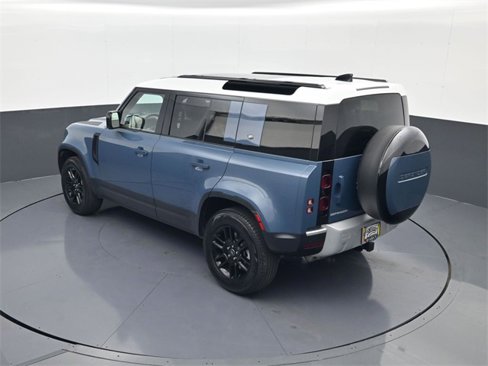 Used 2024 Land Rover Defender 110 S image 19