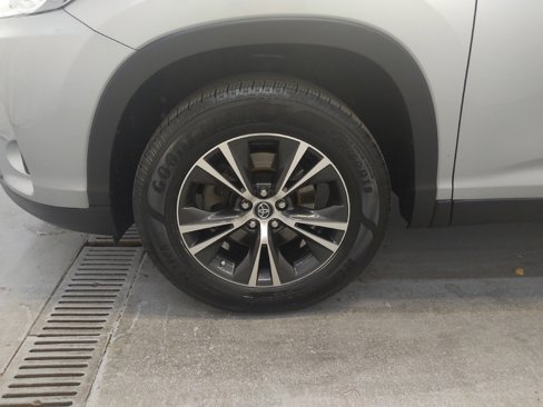 Used 2019 Toyota Highlander LE image 31