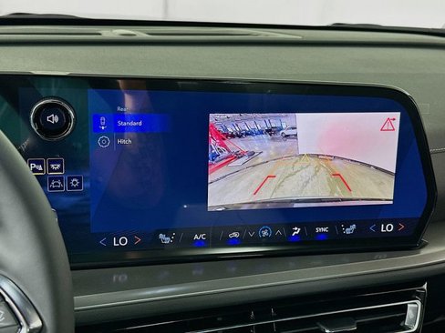 New 2026 Chevrolet Traverse LT image 14