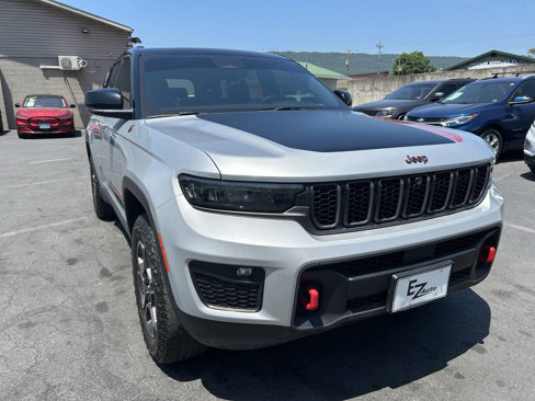 Used 2022 Jeep Grand Cherokee Trailhawk image 3