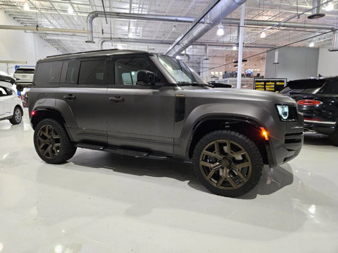 Used 2025 Land Rover Defender 110 image 98