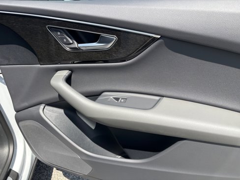New 2025 Audi Q8 Premium image 30