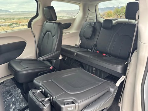 New 2024 Chrysler Pacifica Touring-L image 30