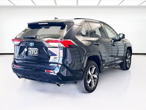 Used 2024 Toyota RAV4 SE image 4