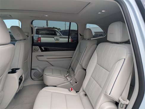 Used 2026 Buick Enclave Avenir image 16