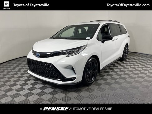 Certified 2025 Toyota Sienna XSE image 1