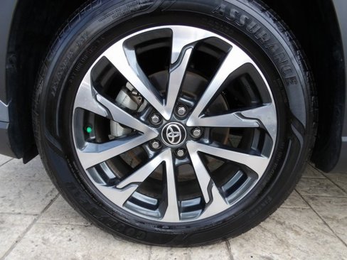 Used 2024 Toyota Corolla Cross XLE image 14