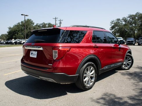 Used 2020 Ford Explorer XLT w/ Equipment Group 202A image 5