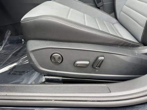 Used 2025 Volkswagen Jetta SE image 23