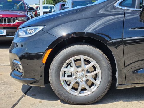 New 2025 Chrysler Pacifica Select image 5