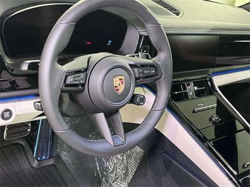New 2025 Porsche Panamera 4 image 4