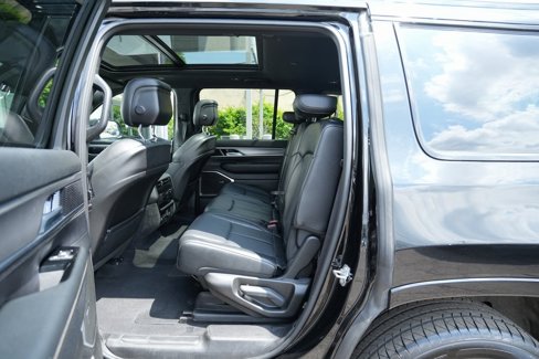 Used 2024 Jeep Wagoneer Series II image 18