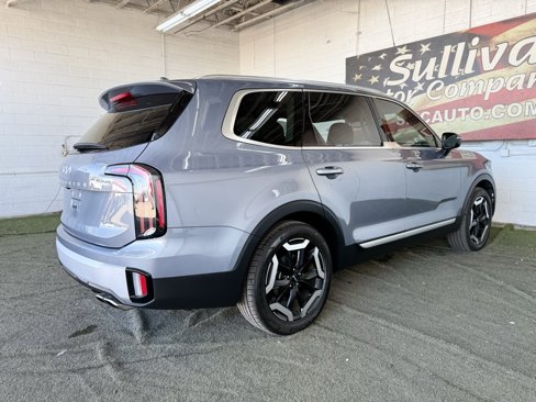 Used 2023 Kia Telluride EX w/ EX Captain's Chair Package image 38