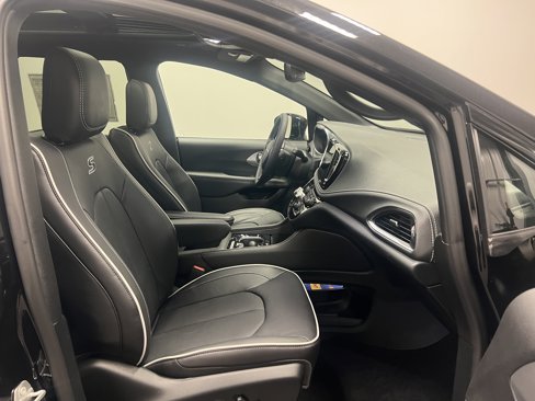 New 2026 Chrysler Pacifica Limited w/ S Appearance Package image 15