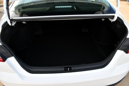 Used 2025 Toyota Camry LE image 31