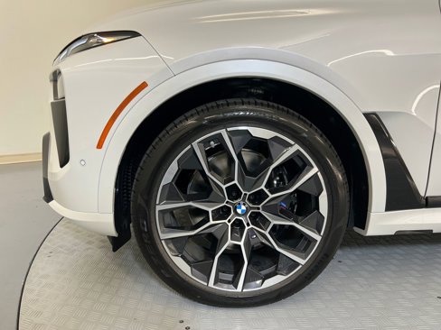 New 2026 BMW X7 M60i image 11