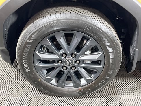 Certified 2025 Toyota Land Cruiser image 29