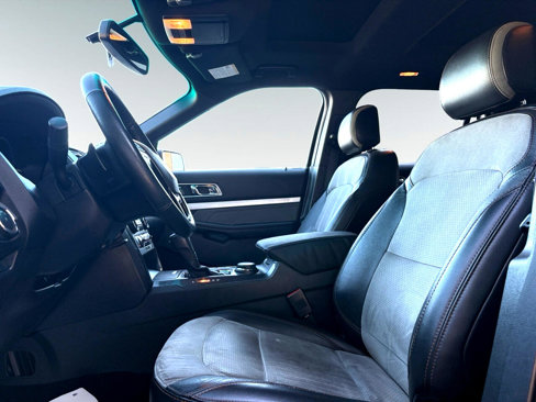 Used 2017 Ford Explorer XLT w/ Equipment Group 202A image 9