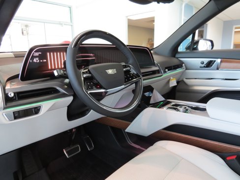 New 2026 Cadillac Vistiq Luxury w/ LPO, Floor Liner Package image 23