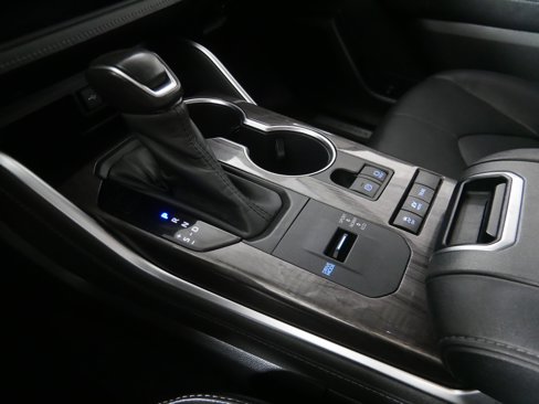 Used 2020 Toyota Highlander Limited image 24