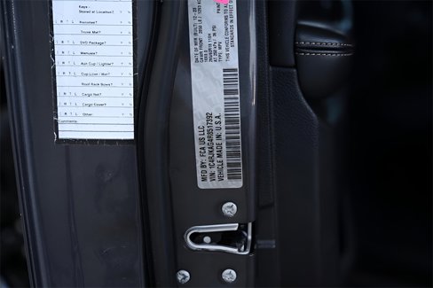 Used 2024 Jeep Grand Cherokee L Laredo image 37