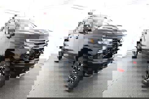 Used 2025 Chevrolet Silverado 1500 ZR2 w/ Technology Package image 3