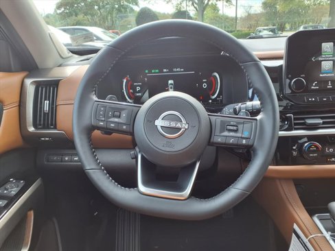 New 2025 Nissan Pathfinder Platinum image 11