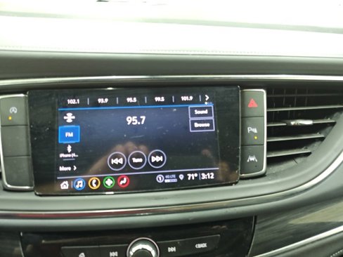 Used 2023 Buick Enclave Essence w/ Experience Buick Package image 7