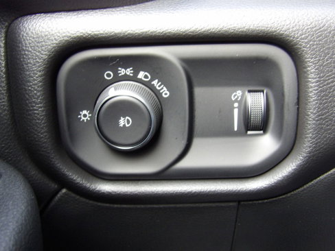Used 2024 RAM 3500 Tradesman w/ Chrome Appearance Group image 19