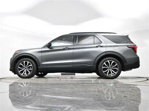 Used 2025 Ford Explorer ST-Line w/ Premium Package image 31