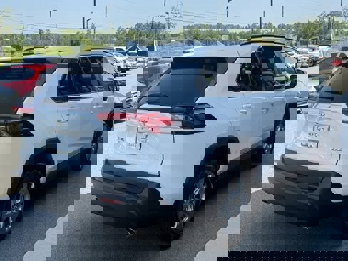 Used 2022 Toyota RAV4 XLE image 6