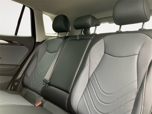 New 2025 Volkswagen Tiguan SE image 13
