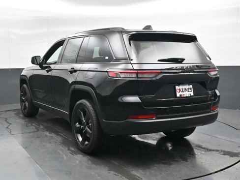 New 2025 Jeep Grand Cherokee Limited image 8