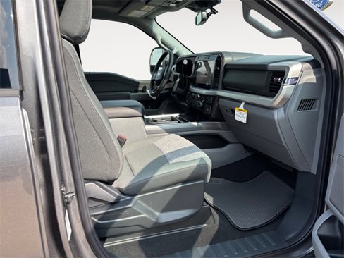 New 2025 Ford F350 XLT w/ Black Appearance Package image 15