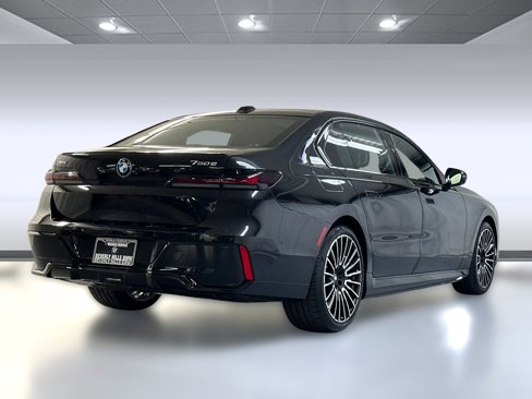 New 2026 BMW 750e xDrive image 8
