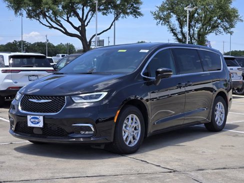 New 2025 Chrysler Pacifica Select image 2