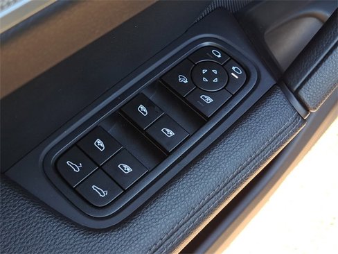 Used 2024 Porsche Cayenne image 21