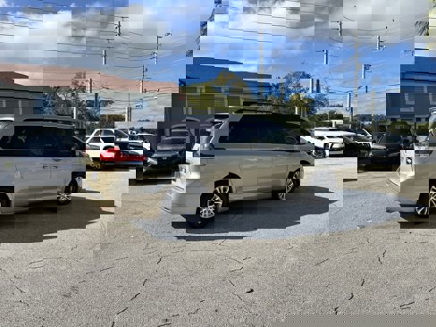 Used 2014 Toyota Sienna XLE image 7