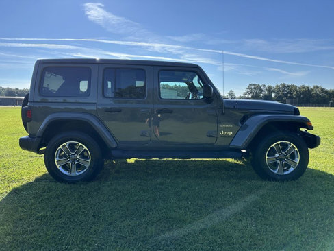 Used 2019 Jeep Wrangler Unlimited Sahara image 4