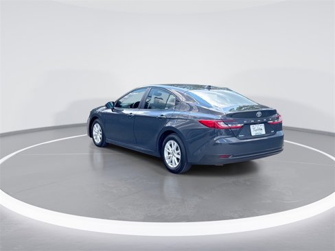 Used 2025 Toyota Camry LE image 5