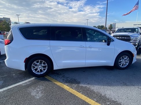 New 2026 Chrysler Voyager LX image 9