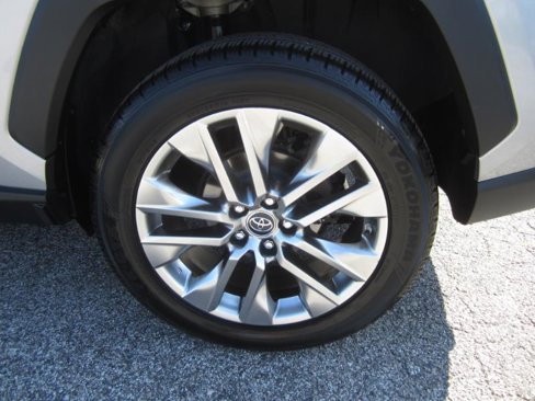 Used 2019 Toyota RAV4 XLE Premium image 11